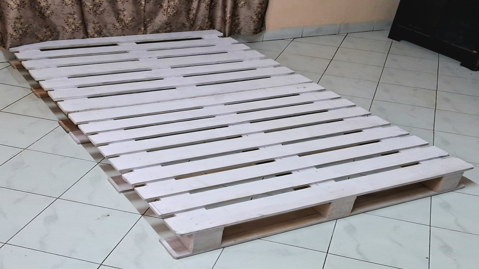 Bed with 2 Wooden Pallets [White Painted]