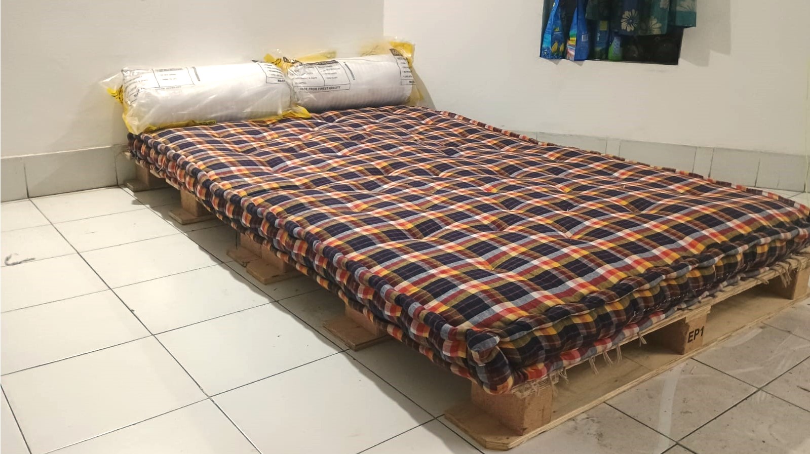 Bed with 2 Wooden Pallets